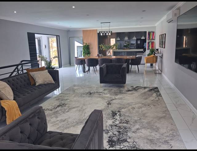 5 BEDROOM HOUSE FOR SALE IN BLUFF